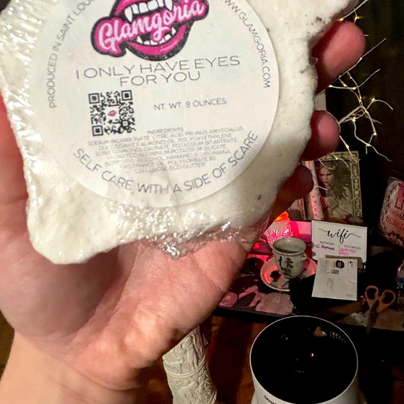 Beetlejuice Eyes for you Bath Bomb set - Picture 8 of 8